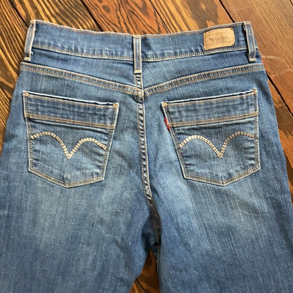 Levi’s Perfectly Slimming Sequined Jean Short 10 - Picture 13 of 17